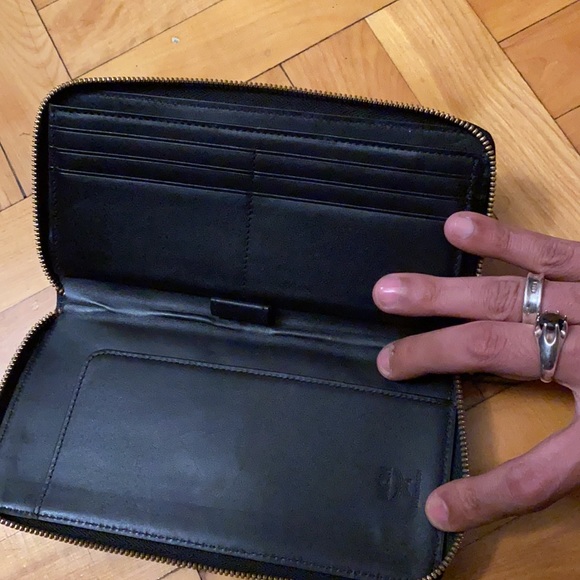 Authentic MCM wallet (UNISEX) - Picture 7 of 9